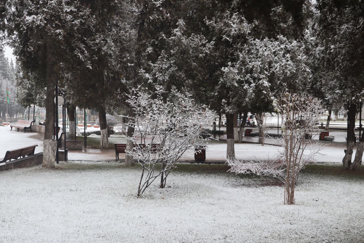 Xankəndinə bu ilin ilk qar yağdı - FOTO