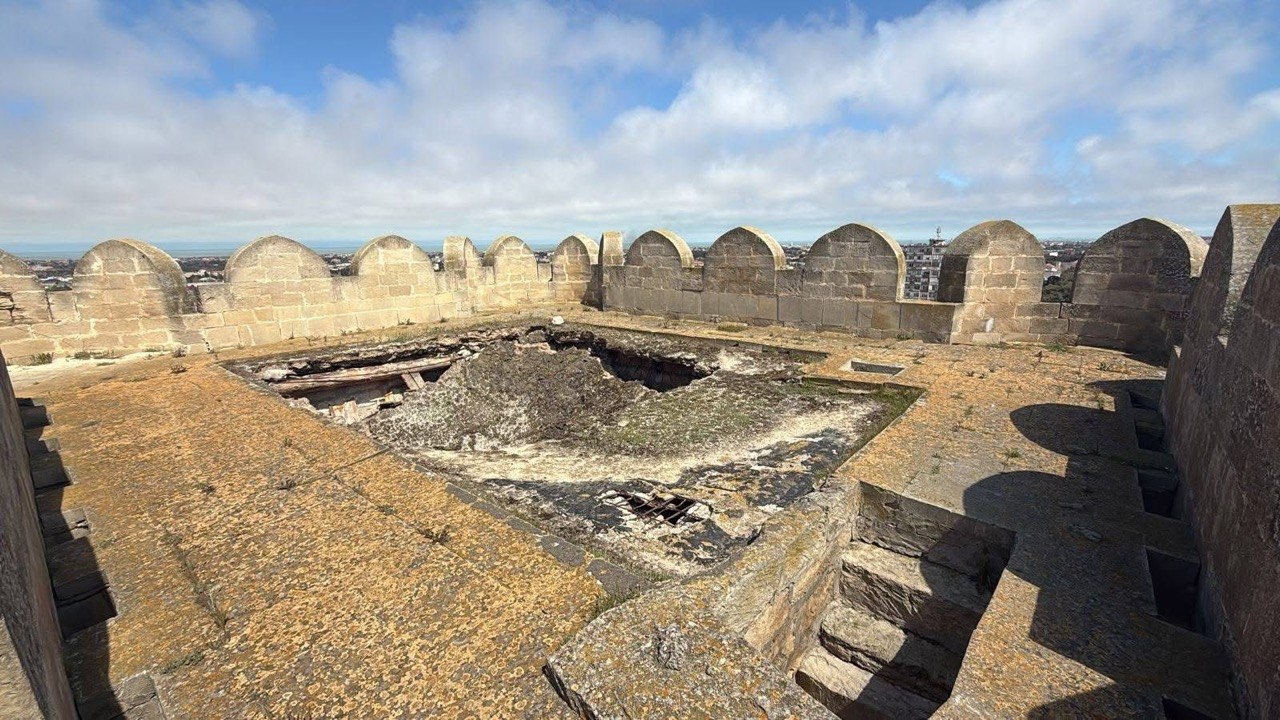 Böyük Mərdəkan qəsrində ÇÖKMƏ &ndash; FOTO